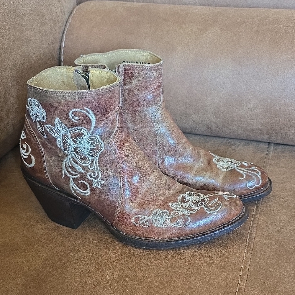 Shyanne Floral Embroidered Boots